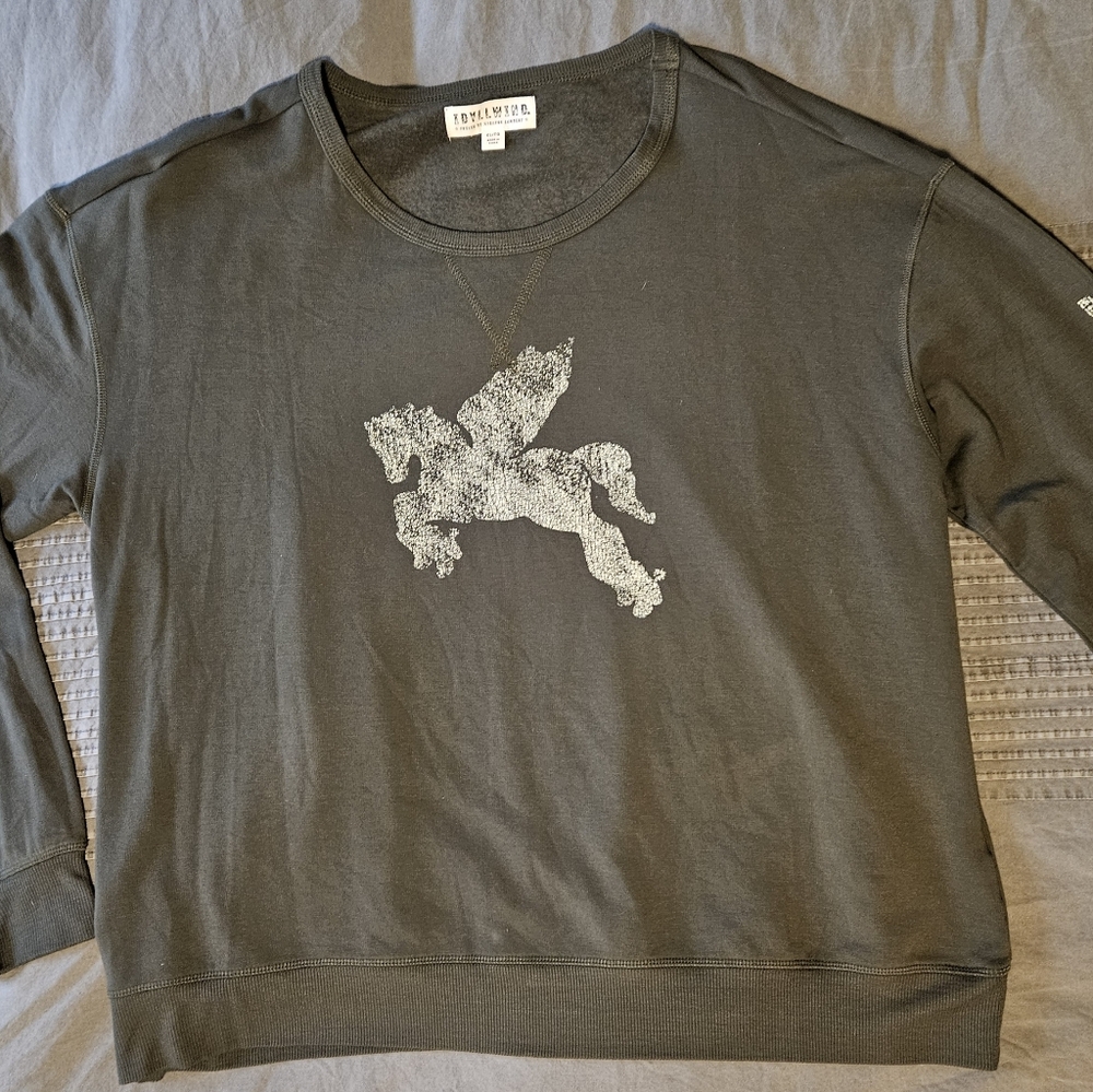 Like new Idyllwind Olive Green Flying Horse Sweatshirt size XL